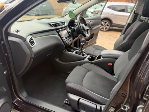 Nissan Qashqai 1.3 DIG-T N-Connecta SUV 5dr Petrol Manual 15