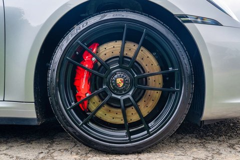 Porsche 911 Targa 4 GTS PDK 5