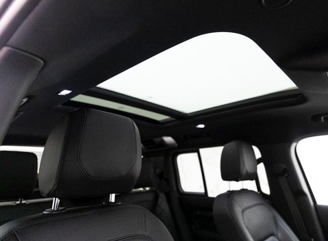 Land Rover Defender 110 SE D250 Urban 11