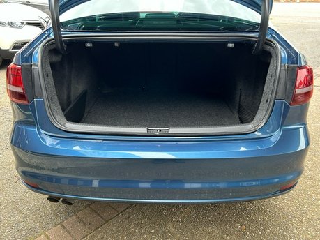 Volkswagen Jetta GT TDI BLUEMOTION TECHNOLOGY 1