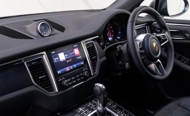 Porsche Macan GTS PDK 12