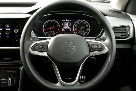 Volkswagen T-Cross ACTIVE TSI DSG 21