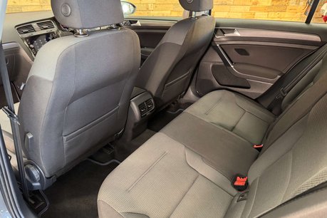 Volkswagen Golf 35.8kWh e-Golf Hatchback 5dr Electric Auto (136 ps) 39