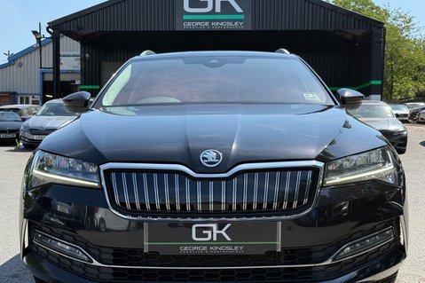Skoda Superb SE TECHNOLOGY IV DSG - 11 SERVICES AT SKODA -HYBRID AUTOMATIC ESTATE 12