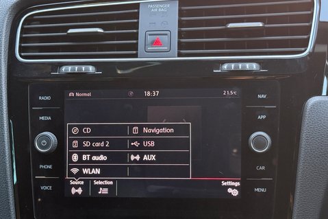 Volkswagen Golf GTI PERFORMANCE TSI DSG - PANORAMIC SUNROOF  47