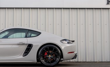 Porsche 718 Cayman GTS 27