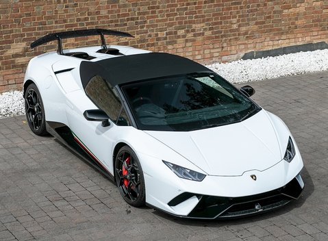 Lamborghini Huracan Spyder LP640-4 Performante 9