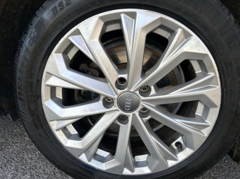 Audi A4 2.0 TDI 30 Technik Saloon 4dr Diesel S Tronic Euro 6 (s/s) (136 ps) 25