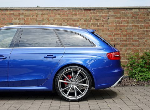 Audi RS4 Avant 7