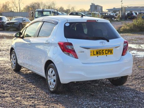 Toyota Yaris 1.33 Dual VVT-i Design Hatchback 5dr Petrol Multidrive S Euro 6 (99 ps) 11