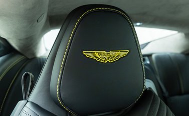 Aston Martin DB11 V8 COUPE 13