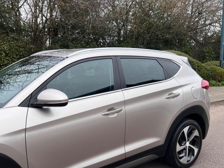 Hyundai TUCSON 2.0 CRDi Premium Auto 4WD Euro 6 5dr 9