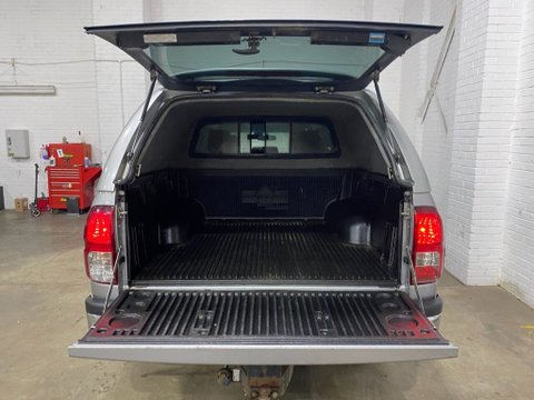 Toyota Hilux INVINCIBLE 4WD D-4D DCB 6