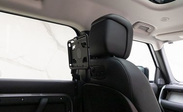 Land Rover Defender 110 HSE P300 15