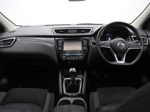 Nissan Qashqai 1.5 dCi N-Connecta Euro 6 (s/s) 5dr 9
