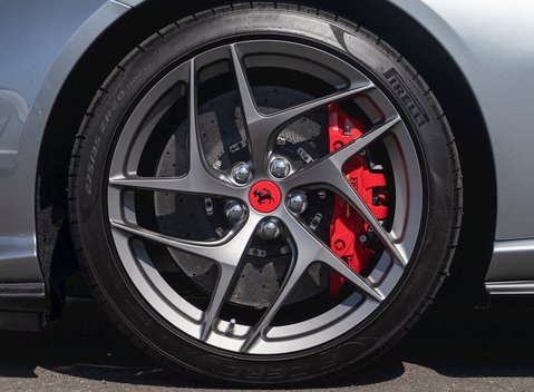 Ferrari 812 Superfast 10