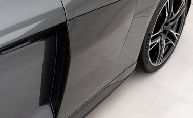 Audi R8 V10 Performance Carbon Black 24