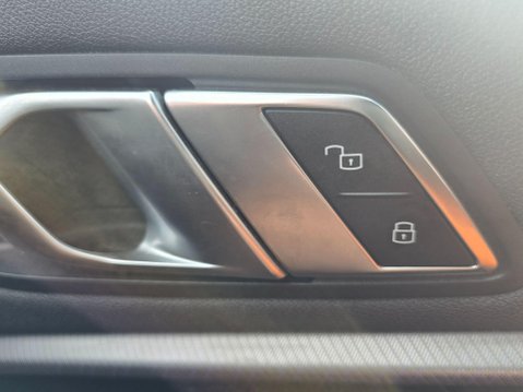 BMW 2 Series 2.0 220i M Sport DCT Euro 6 (s/s) 4dr 33