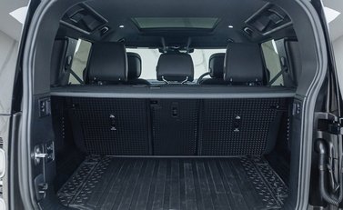 Land Rover Defender 110 D300 X 28
