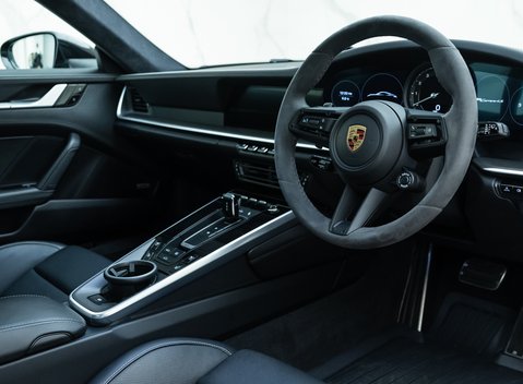 Porsche 911 Carrera 4S (992) 10