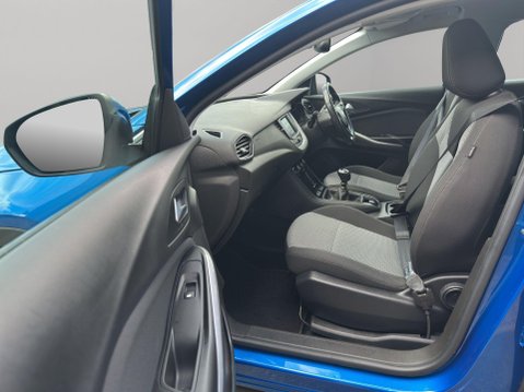 Vauxhall Grandland X 1.2 Turbo SE Premium Euro 6 (s/s) 5dr 46