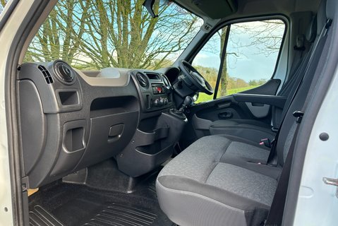 Vauxhall Movano F3500 125 ps Cdti Luton with Tail Lift & Air Con - Direct from MOD 14