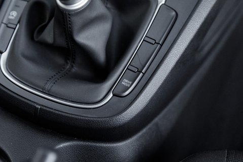 Hyundai KONA T-GDI SE CONNECT MHEV 33