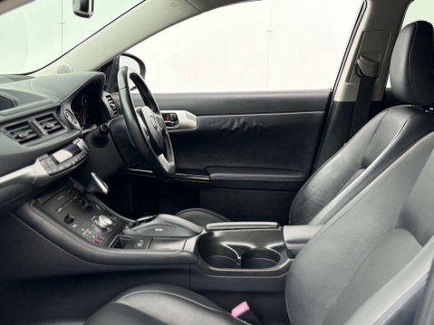 Lexus CT 1.8 CT 200h Luxury CVT 5dr 57