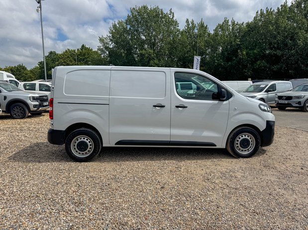 Citroen Dispatch MWB L2H1 Low Roof Enterprise 145bhp 1400 Air Con Sensors SELECT 5