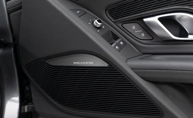 Audi R8 V10 Performance Carbon Black 17