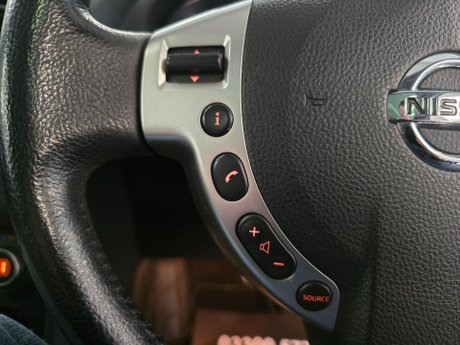 Nissan Qashqai 2.0 dCi Tekna Auto 4WD Euro 5 5dr (AVM) 17