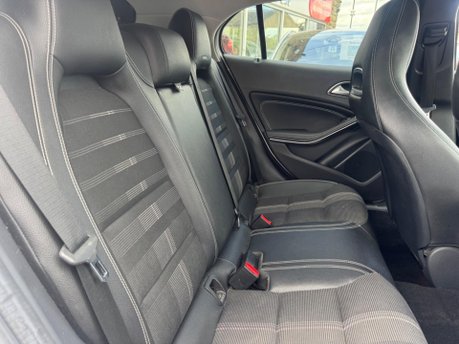 Mercedes-Benz GLA GLA 180 URBAN EDITION 8