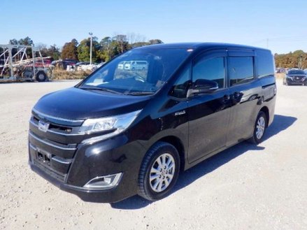 Toyota Noah Hybrid G