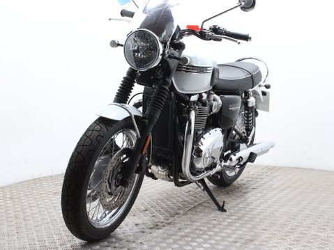 Triumph Bonneville T120 Diamond 6