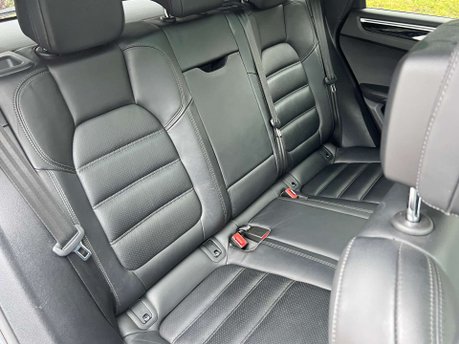 Porsche Macan 3.0 Macan S Semi-Auto 4WD 5dr 49