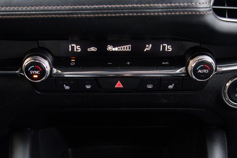 Mazda 3 SPORT LUX MHEV 29