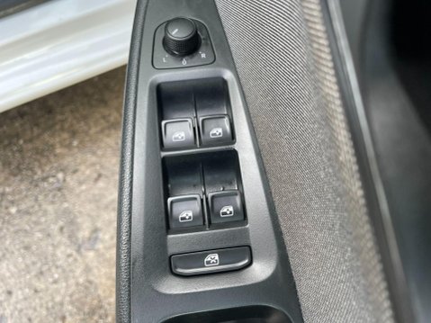 SEAT Leon 1.2 TSI SE Dynamic Technology Euro 6 (s/s) 5dr 25