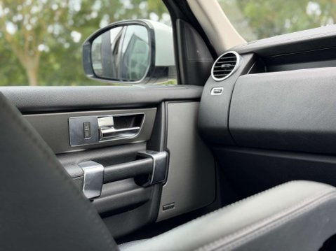 Land Rover Discovery 3.0 Discovery Graphite SDV6 Auto 4WD 5dr 28