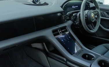 Porsche Taycan 4S Cross Turismo 17