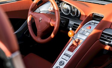 Porsche Carrera GT 16