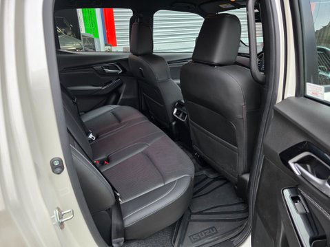Isuzu D-Max V-CROSS DCB AUTO 15