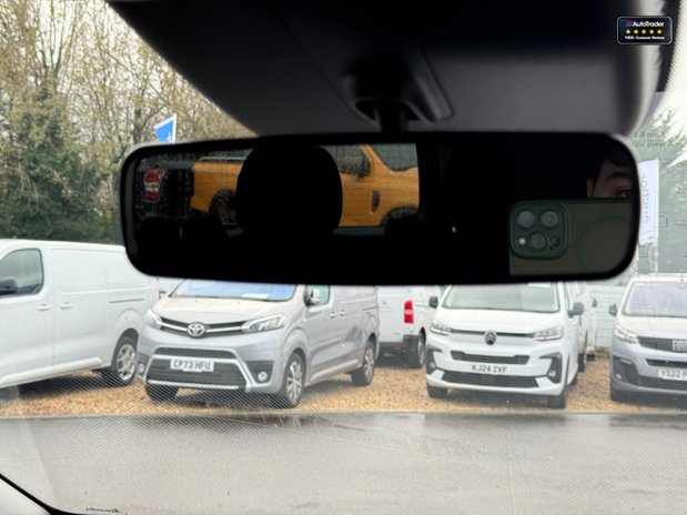 Mercedes-Benz Vito Crew Cab AUTO XLWB L3H1 Premium Plus 116 Alloys Sensors Tow Bar NO VAT EURO 31