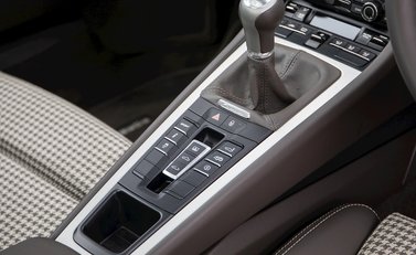 Porsche 911 (991) 50th Anniversary Edition 19