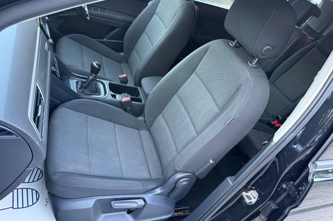 Volkswagen Touran SE TDI BMT -APPLE CAR PLAY-£35 ROAD TAX -9 SERVICES -PARK PILOT-240V SOCKET 23