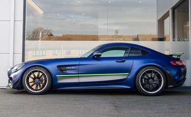 Mercedes-Benz AMG GT R PRO 3