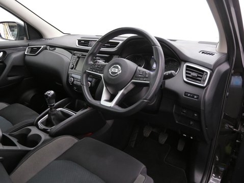 Nissan Qashqai 1.3 DIG-T N-Connecta Euro 6 (s/s) 5dr 22