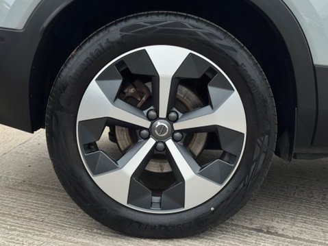 Volvo XC40 2.0 B3 MHEV Plus Dark DCT Auto Euro 6 (s/s) 5dr 9