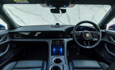 Porsche Taycan Turbo S Cross Turismo 17