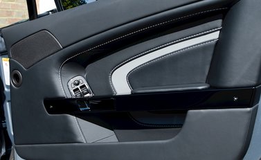 Aston Martin V12 Vantage S Roadster 21