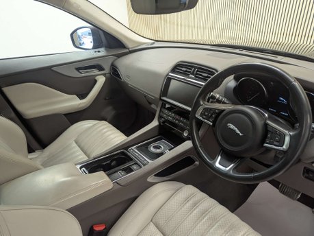 Jaguar F-Pace 2.0 F-PACE Portfolio AWD Auto 4WD 5dr 31